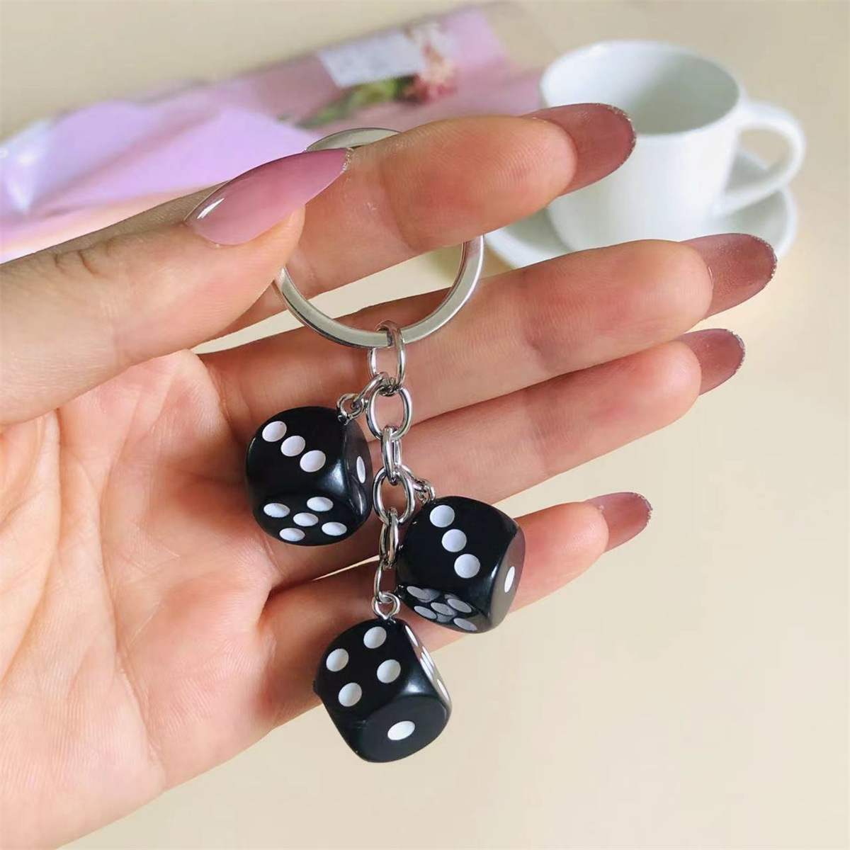 Cute 3D Dice Keychain Gaming R - đánh giá và giá Gaming Accessories Gifts For Men